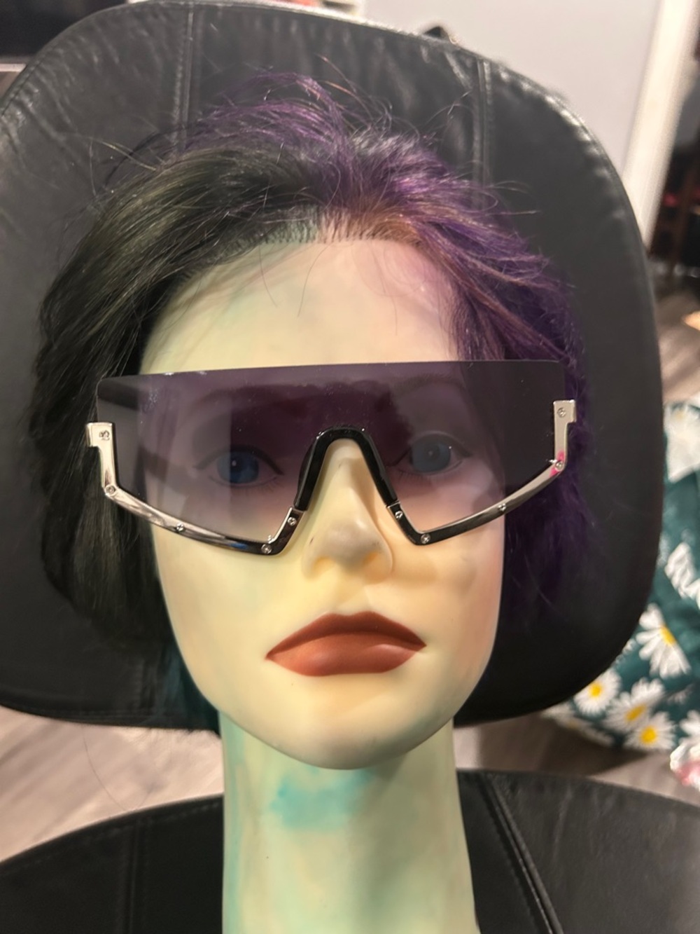 Futuristic Shield Visor Sunglasses in Purple Gradient - Picture 2 of 8